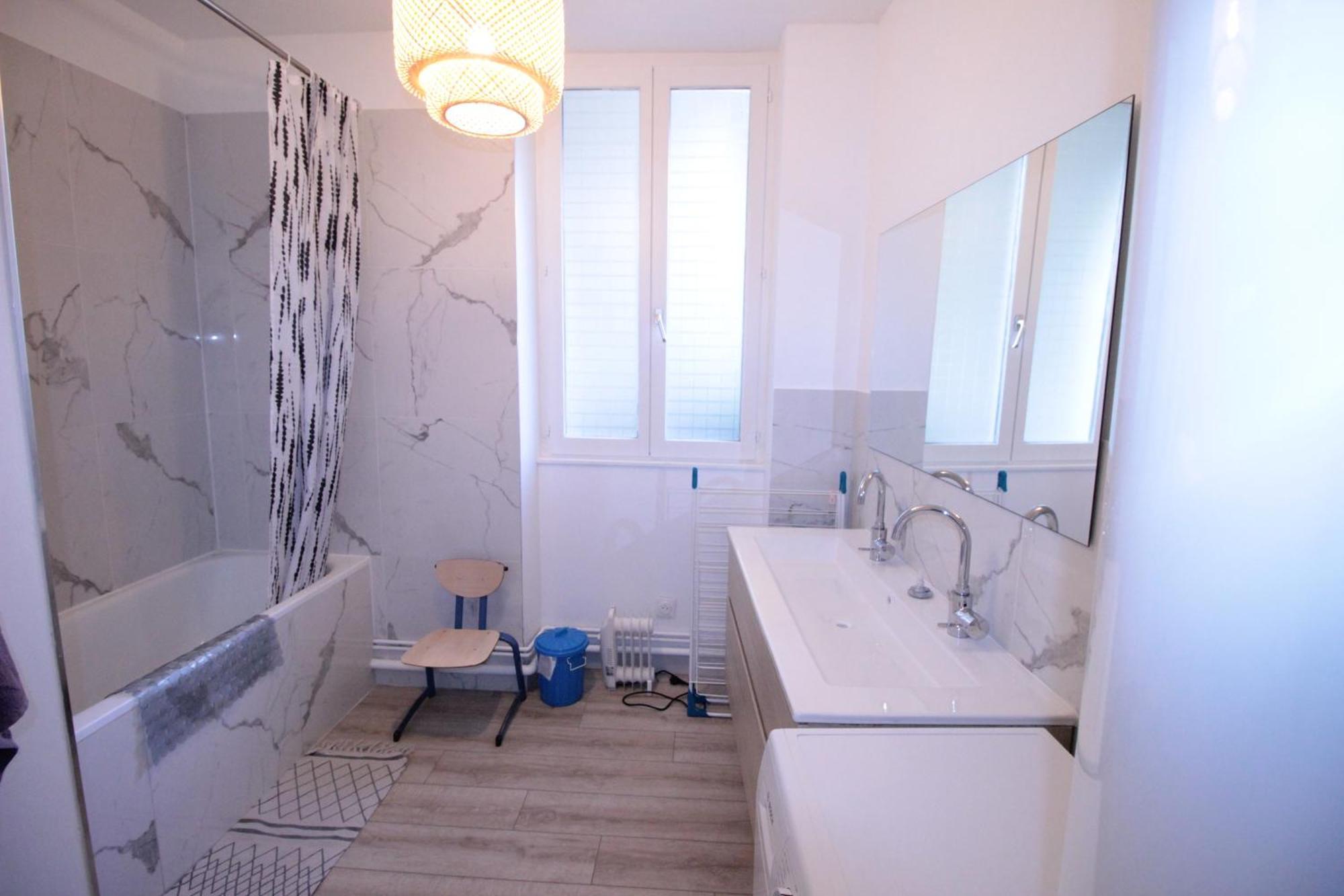 Logement Neuf "Meuse" - Hyper Centre - Parking Proche - Proche Gare - 4 Chambres - Terrasse Couverte - Wifi ! Gere Par Prestazen'Services Verdún Exterior foto